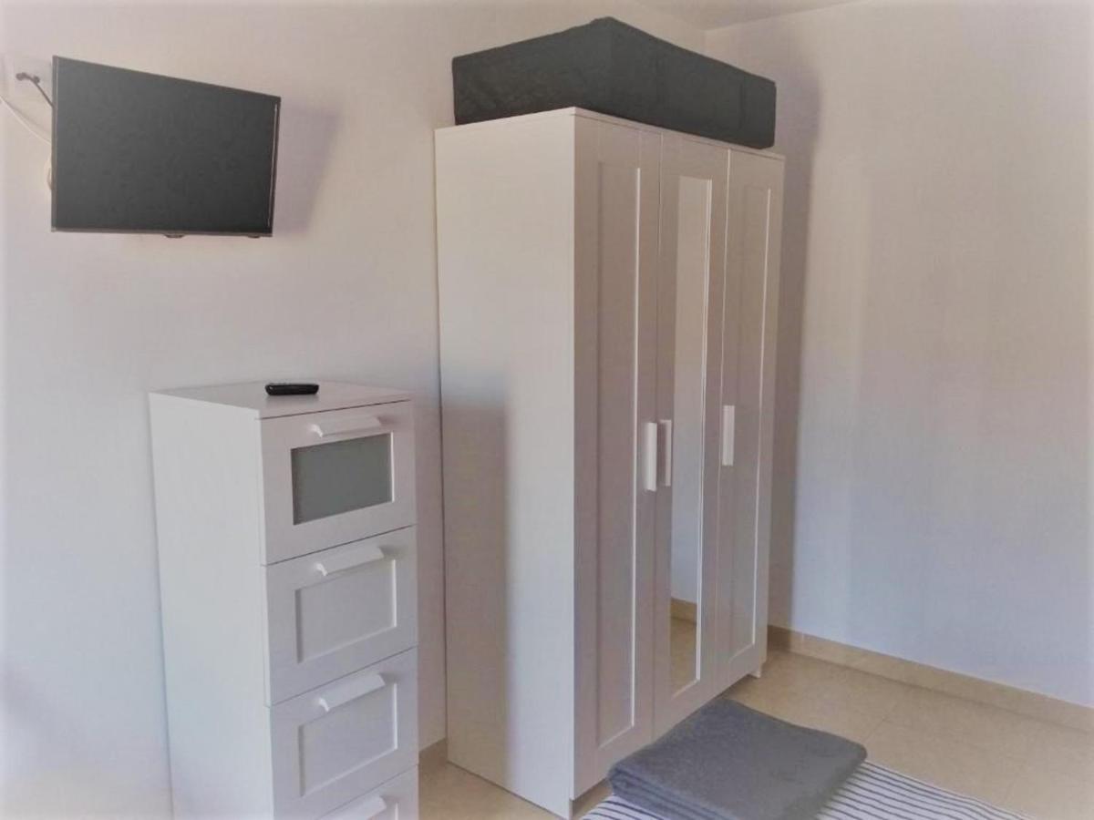CENTRICO y ACOGEDOR APARTAMENTO Girona Esterno foto
