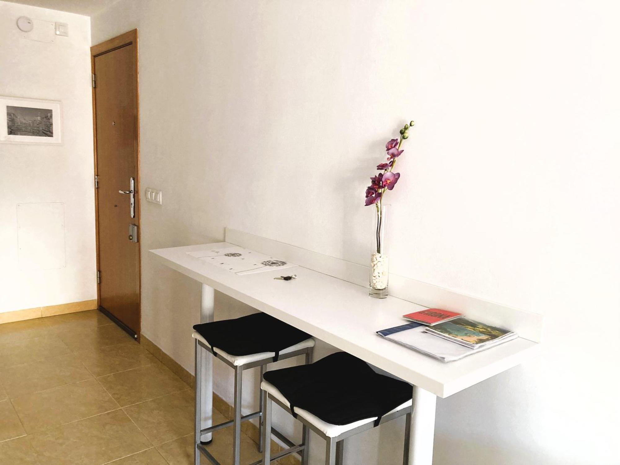 CENTRICO y ACOGEDOR APARTAMENTO Girona Esterno foto